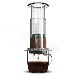Aeropress Clear Coffee Press má krásný křišťálový design.