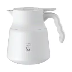 Bílá nerezová konvička na kávu Hario Insulated Server V60-03 Plus o objemu 800 ml.