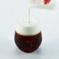 Shaker na mléko Hario Latte Shaker s objemem 70 ml je ideální pro přípravu pěny na cappuccino či latte.