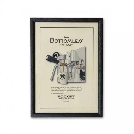 Rocket Espresso obraz přípravy espressa pomocí bezedné páky.