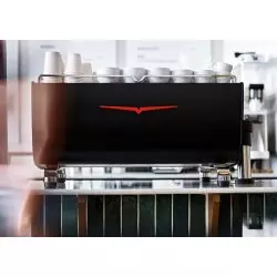 Profesionální pákový kávovar Victoria Arduino Black Eagle Maverick T3 3GR VOL v bílé barvě s nastavitelným dávkováním.