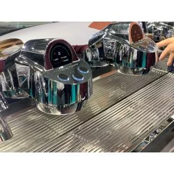 Profesionální pákový kávovar Victoria Arduino Black Eagle Maverick T3 3GR VOL v stříbrné barvě, známý pro svou kvalitu.