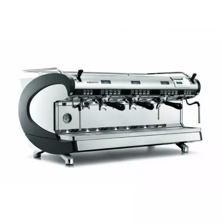 Černý tří pákový kávovar Nuova Simonelli Wave UX.