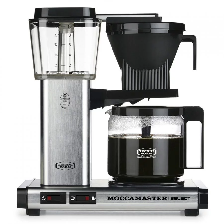 Příprava kávy v Moccamaster KBG Select Technivorm ve stříbrné barvě