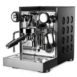 Domácí pákový kávovar Rocket Espresso Appartamento TCA v černé barvě. Domácí pákový kávovar Rocket Espresso Appartamento TCA v černé barvě.