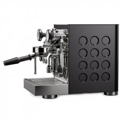Domácí černý pákový kávovar Rocket Espresso Appartamento TCA zboku.