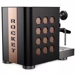 Domácí černý/měděný pákový kávovar Rocket Espresso Appartamento TCA zezadu.