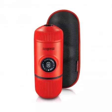 Wacaco Nanopresso v červené barvě s pevným obalem.