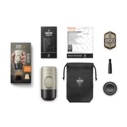 Obsah balení cestovního mini kávovaru na kapsle Wacaco Minipresso NS2.