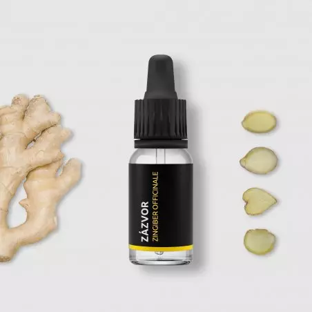 Skleněná lahvička s 10 ml 100% přírodního esenciálního oleje zázvoru od značky Pěstík.