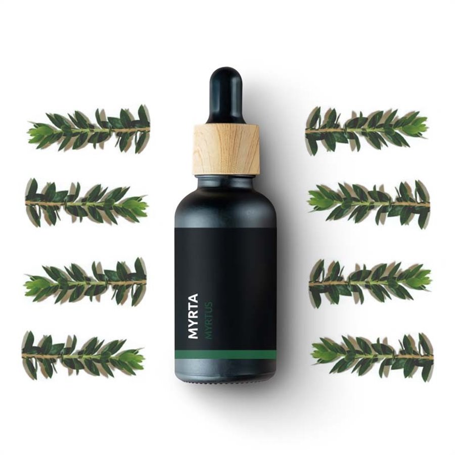 Skleněná lahvička s 10 ml 100% přírodního esenciálního oleje Myrta od značky Pěstík s bylinnou vůní.