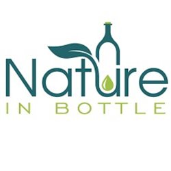 Skleněná lahvička s 100% přírodním esenciálním olejem Sibiřská borovice o objemu 10 ml od značky Pěstík, certifikovaný jako wild harvested.