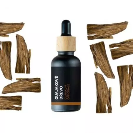 Lahvička 10 ml 100% přírodního esenciálního oleje z guajakového dřeva od značky Pěstík, určená k redukci stresu.