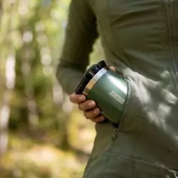 Cestovní termohrnek Wacaco Octaroma Classico v zelené barvě má velmi kompaktní rozměry. Objem 180 ml. Cestovní termohrnek Wacaco Octaroma Classico v zelené barvě má velmi kompaktní rozměry. Objem 180 ml.