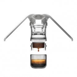 Kávovar Leverpresso V3 v bílém provedení.