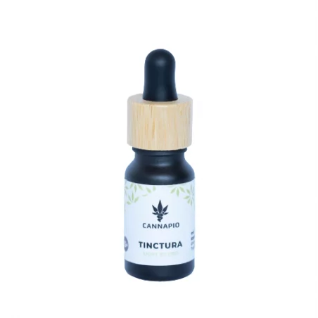 Láhev Cannapio CBD Tinctura Light 3% přírodní full-spectrum oleje o objemu 10 ml.