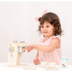Dětský dřevěný kávovar New Classic Toys v bílém provedení je vhodný pro děti od 3 let.