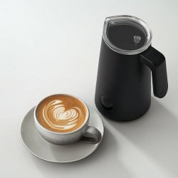 Automatický napěňovač mléka i mléčných alternativ Subminimal Nanofoamer PRO je ideální pro tvorbu dokonalého latte artu.