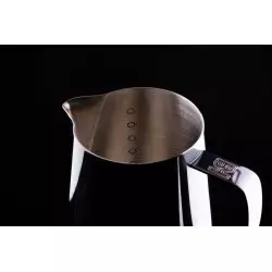 Detail rysky konvice Barista Hustle the Pitcher 600 ml.