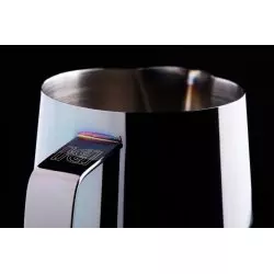 Detail konvice Barista Hustle the Pitcher 600 ml.