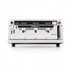 Profesionální trojpákový kávovar Nuova Aurelia MP 3GR v bílém provedení.
