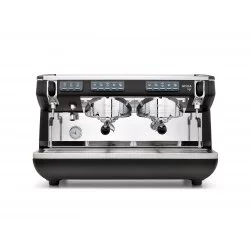 Profesionální pákový kávovar Nuova Simonelli Appia Life 2GR v černé barvě s programovatelnými tlačítky pro snadnou obsluhu.
