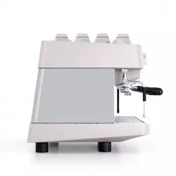 Profesionální dvoupákový kávovar Nuova Simonelli Aurelia Semi-automatic XT 2GR v bílé barvě. Profesionální dvoupákový kávovar Nuova Simonelli Aurelia Semi-automatic XT 2GR v bílé barvě.