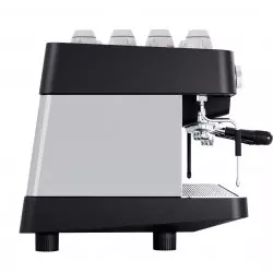 Profesionální dvoupákový kávovar Nuova Simonelli Aurelia Semi-automatic XT 2GR v černé barvě. Profesionální dvoupákový kávovar Nuova Simonelli Aurelia Semi-automatic XT 2GR v černé barvě.