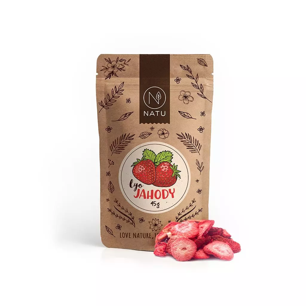 Balení lyofilizovaných plátků jahod NATU o hmotnosti 45g, ideální pro zdravé mlsání.