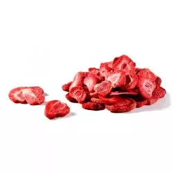 Balíček lyofilizovaných plátků jahod značky NATU o hmotnosti 45g, ideální jako zdravá svačina nebo do müsli.