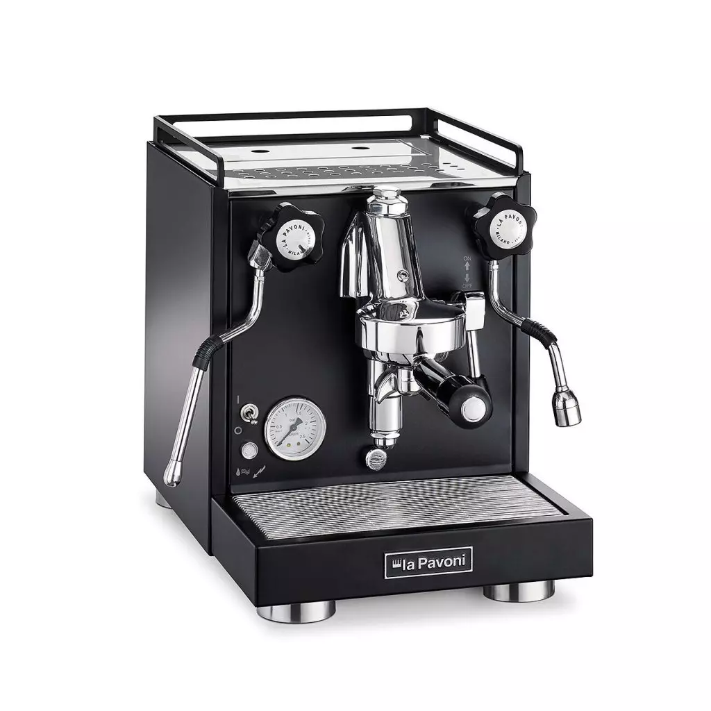 Poloprofesionální jednopákový kávovar La Pavoni New Cellini Classic Black. Poloprofesionální jednopákový kávovar La Pavoni New Cellini Classic Black.