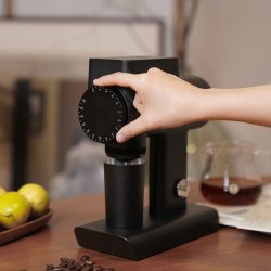 Elektrický mlýnek pro filtrovanou kávu Timemore Sculptor 064S.