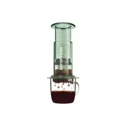 Aeropress Clear Coffee Press má krásný čistý zelený design.