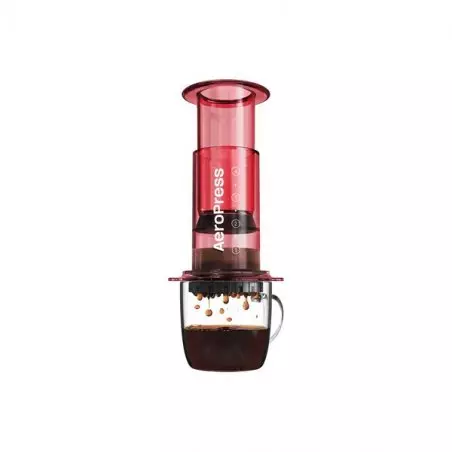 Aeropress Clear Coffee Press má krásný čistý červený design.
