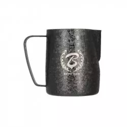 Konvička na šlehání mléka Barista Space Ice Grain Black 600 ml.