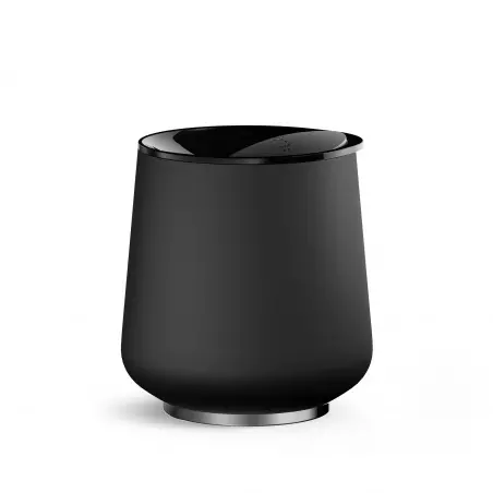 Hrníček ve tvaru sklenice na víno Fellow Ruby Wine Insulated Tumbler v matně černé barvě.