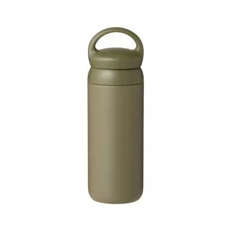 Stylová khaki termoska Kinto Day Off o objemu 500 ml, udrží váš nápoj teplý i na cestách.