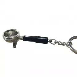 Mini portafilter s černou rukojetí jako přívěsek na klíče od značky JoeFrex. Mini portafilter s černou rukojetí jako přívěsek na klíče od značky JoeFrex.