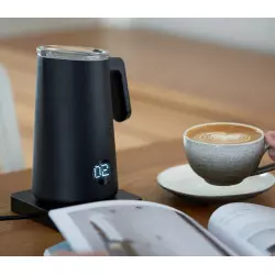 Napěňovač mléka Subminimal Nanofoamer PRO Gen 2 v elegantní černé barvě je ideálním pomocníkem pro přípravu dokonalého cappuccina.