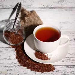 BIO Rooibos Natural je sypaný čaj od značky Green Plantation, který je bez kofeinu a nabízí přirozeně sladkou a jemnou chuť.