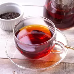 BIO English Breakfast Broken je černý čaj od značky Green Plantation s dřevitou vůní, ideální pro přípravu energizujícího nápoje na začátek dne.