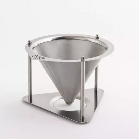 Stříbrný překapávač E&B LAB, ideální pro přípravu filtrované kávy.