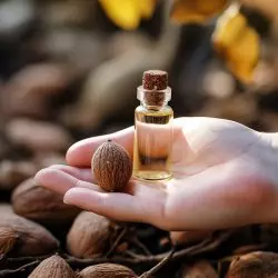 BIO Muškátový oříšek od značky Green Plantation je 100% přírodní esenciální olej, který pomáhá zlepšit soustředění. BIO Muškátový oříšek od značky Green Plantation je 100% přírodní esenciální olej, který pomáhá zlepšit soustředění.