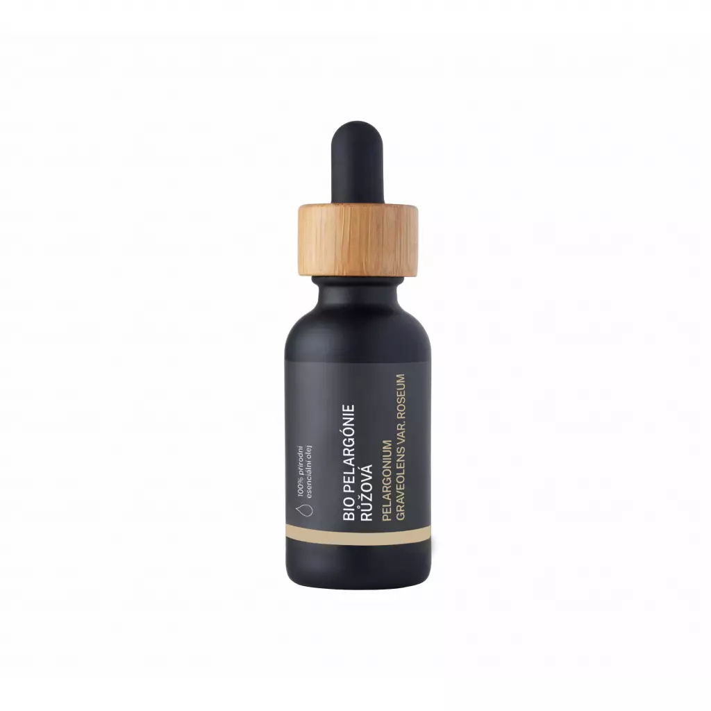 Růžová BIO Pelargónie od značky Green Plantation je 100% přírodní esenciální olej o objemu 10 ml, ideální pro aromaterapii a relaxaci.