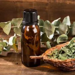 BIO Eukalyptus je 100% přírodní esenciální olej od značky Green Plantation, certifikovaný jako BIO, ideální pro aromaterapii a osvěžení prostoru.