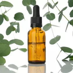 BIO Eukalyptus je 100% přírodní esenciální olej od značky Green Plantation, certifikovaný jako 100% organic, ideální pro osvěžení vzduchu a podporu dýchání.