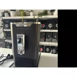Sencor SES 7200 BK je kvalitní kávovar s maximálním tlakem 19 barů, ideální pro přípravu chutného espressa v pohodlí domova.