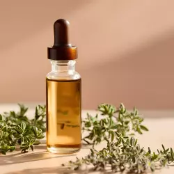 BIO Tymián je 100% přírodní esenciální olej od značky Green Plantation, který nabízí čistý a intenzivní aromatický zážitek v praktickém balení o objemu 10 ml.