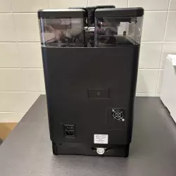 Kávovar Saeco Magic B2+ je ideální volbou pro milovníky kvalitní kávy, díky svému přehlednému displeji a možnosti použití na nádržku.