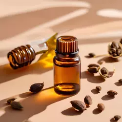 BIO Jojoba je 100% přírodní nosný olej od značky Green Plantation, ideální pro různé kosmetické aplikace.